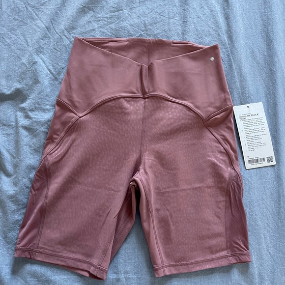NWT lululemon Unlimit HR Short 8” *Mesh - Picture 1 of 3